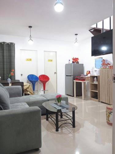 Lounge/area TV in comune, Casa di 100 m² con 2 camera(e) e 1 bagno(i) privato(i) in zona Pagadian (Cozy Corner - Pagadian Staycation) in Pagadian