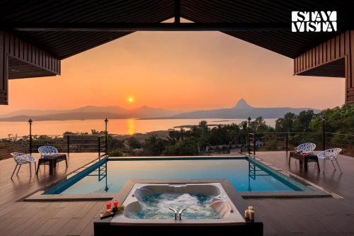 StayVista's Heer's Cottage - Serenity with an Infinity Pool Overlooking the Lake and Jacuzzi Bliss