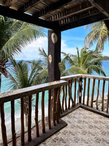 Bamboo House Beach Lodge & Restaurant Room Type - Family Room with Balcony