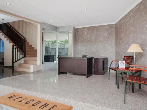 Yutaka Inn Lg Dukuh Kupang - スラバヤ
