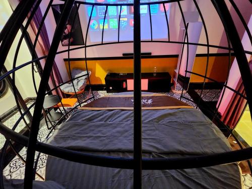 room-image