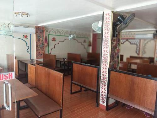 room detail thumbnail 2