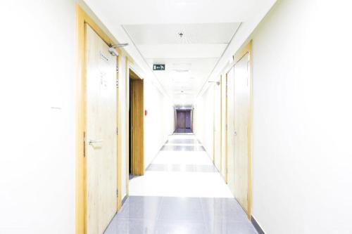 1BR Luxury Apartment close to JBR Beach Marina - image 9
