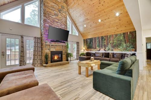 Soose Manor Spa BBQ Games and Bar Near Lake in Tafton, USA