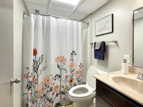 Downtown 1br By Steps From Wells Free Parking Downtown 1br By Steps From Wells Free Parking