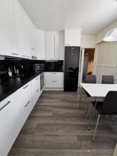 廚房, Anttoninvahe 7 130m2 with garden and sauna etc in 勞馬市中心