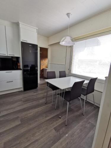 廚房, Anttoninvahe 7 130m2 with garden and sauna etc in 勞馬市中心