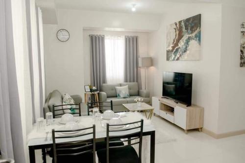 1511 Three Bedrooms With 1 free parking, swimming pool WiFi and Netflix at Northpoint Camella Condominium Bajada Davao City