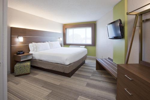 Holiday Inn Express Hotel & Suites Minneapolis-Golden Valley