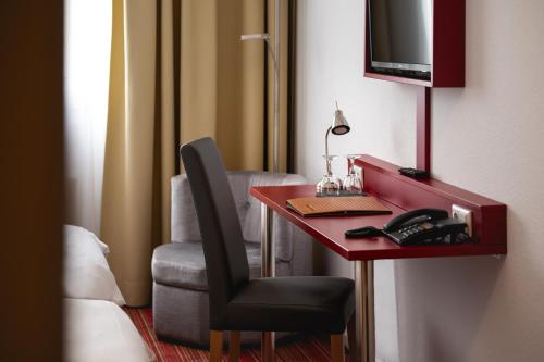 Twin Room image 4
