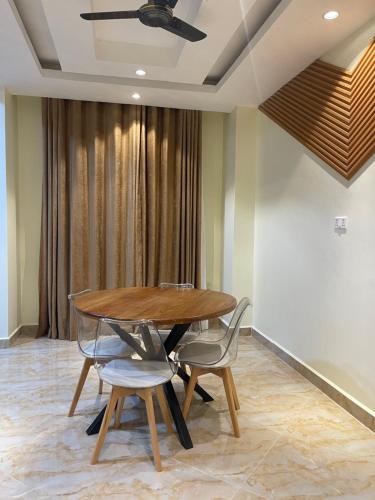 One-Bedroom Apartment image 10