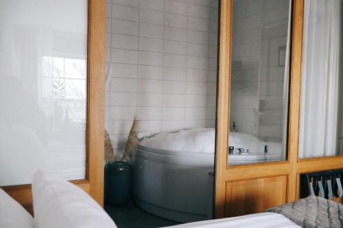 Kalk Hotel - image 7