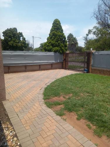 RIVER INN GUEST H RIVER INN GUEST H