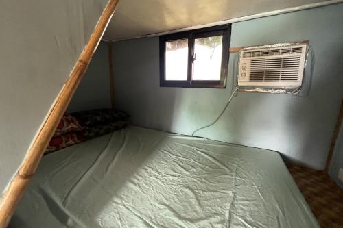 1 double bed, 1 futon bed