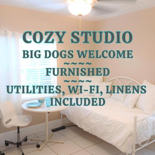 *Dogs Welcome* Cozy Studio Near Beach/Downtown in Hollywood, USA