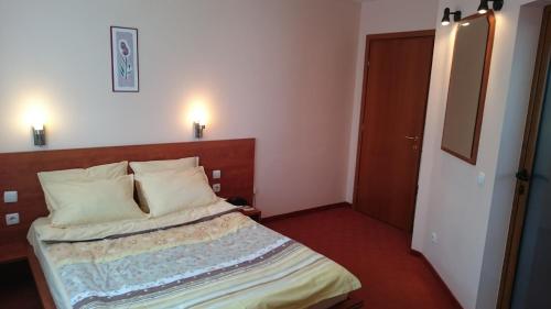 Classic Hotel - image 7