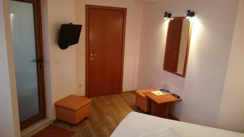 Classic Hotel - image 6