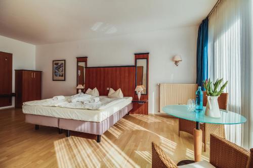 1 queen bed