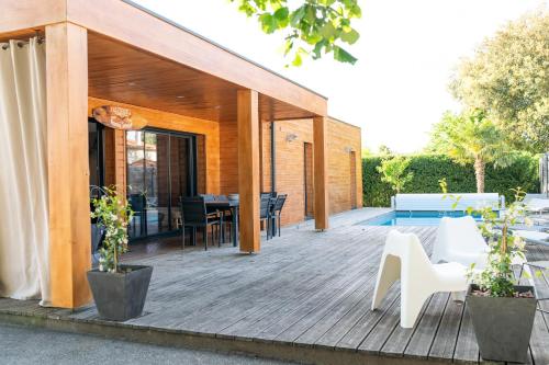Villa en bois moderne avec piscine chauffée - Location, gîte - La Teste-de-Buch