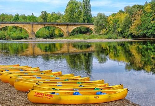 COSTA DEL PORTE : Maison de charme au coeur du village classé de Beynac avec vue*****