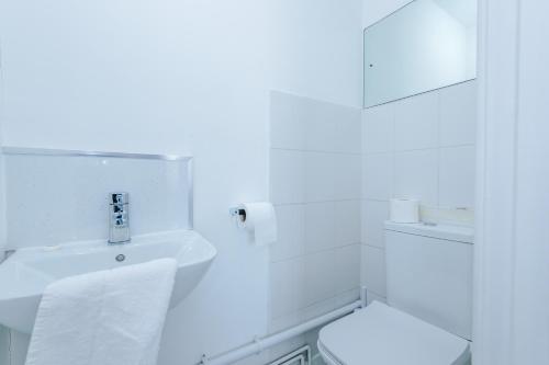 Four-Bedroom House image 2
