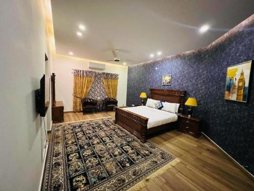 The Family House-Genuine Family only - main image