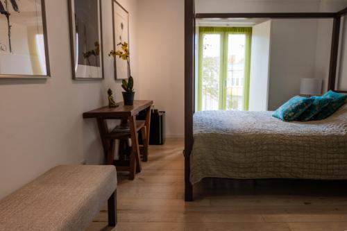 room detail thumbnail 2