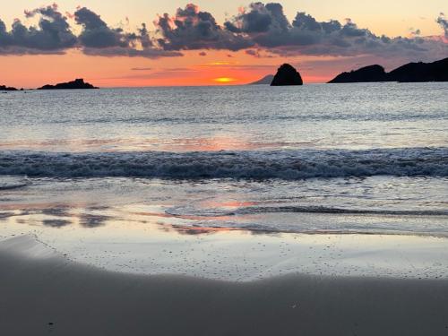 Aqua Beach House Sotoura - 1min walk to Sotoura Beach!