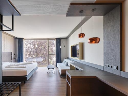2 twin beds, 1 sofa bed
