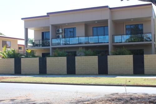 Western Gateway Motel and Apartments