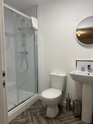 Baño, No 8 Plants Yard Modern studio in Worksop in Worksop