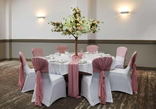 DoubleTree by Hilton Swindon Hotel - image 13