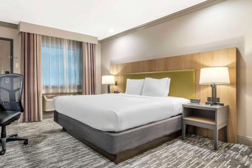 Country Inn & Suites by Radisson Metairie (New Orleans) LA - image 2
