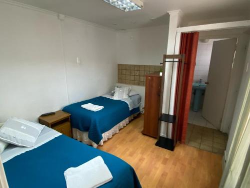 4 twin beds