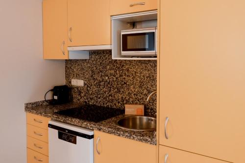2 bedrooms, 5 beds