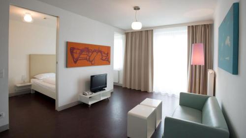 Double Room image 3