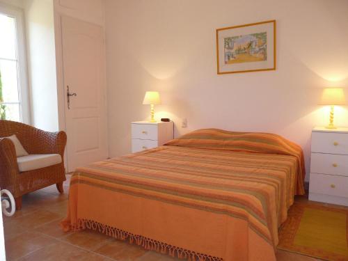 nice family vacation house with heated swimming pool, in mouries, alpilles areas 10 persons