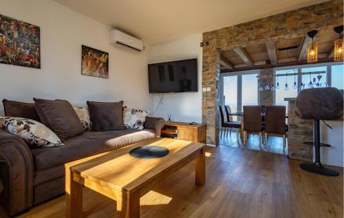 Beautiful Home In Aljmas in Aljmas