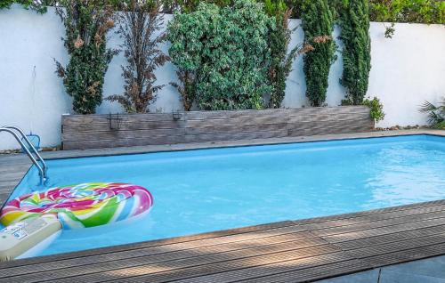 Nice Home In Caissargues With Outdoor Swimming Pool