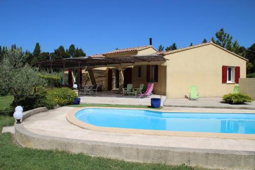 LS1-391 Très jolie location de vacances avec piscine à Saint Etienne du Grès dans les Alpilles en Provence - 4 personnes - Location saisonnière - Saint-Étienne-du-Grès