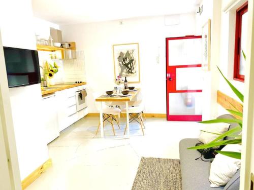 Cozy apartment in La Latina next to Plaza Mayor - image 2