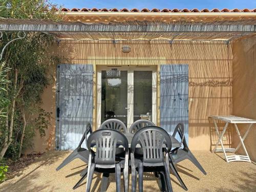 pleasant gîte, with collective heated swimming pool, in the heart of the alpilles in mouriès, 4/6 people.