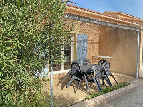 pleasant gîte, with collective heated swimming pool, in the heart of the alpilles in mouriès, 4/6 people.