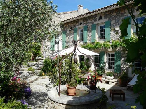 Semi-detached provencal farm with swimming pool - Orgon