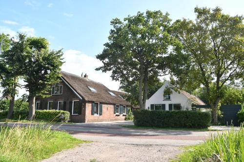  Farmhouse, Jacuzzi, Sauna, BBQ grill & Garden, Sleeps 24, Pension in Kockengen bei Harmelen