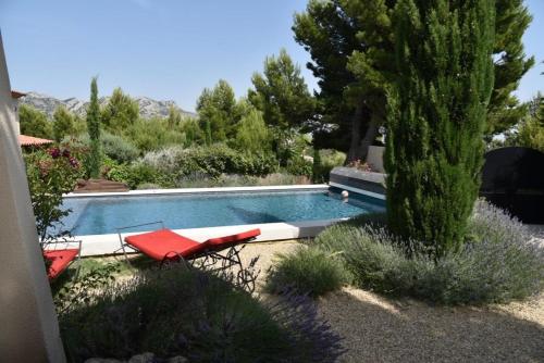 magnificent detached villa with heated swimming pool and jacuzzi, in aureille, in the alpilles ? 8 people - Location saisonnière - Aureille