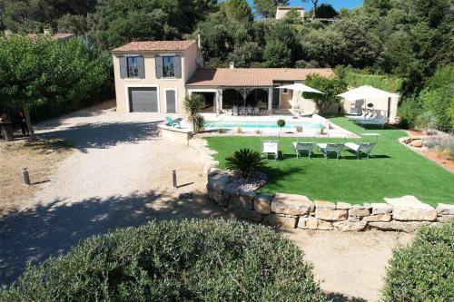 very beautiful villa with private pool in the luberon enjoying a magnificent view of the durance valley, located in puget ? 10 people. - Location, gîte - Puget