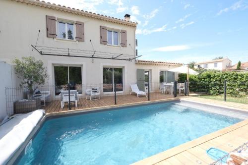 charming house in a quiet environment with private swimming pool, near the village center of maussane-les-alpilles - 8 people