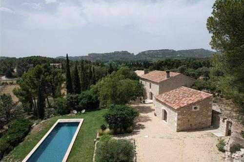 property in les baux de provence, private pool, magnificent view, ideal for 10 people in the alpilles.