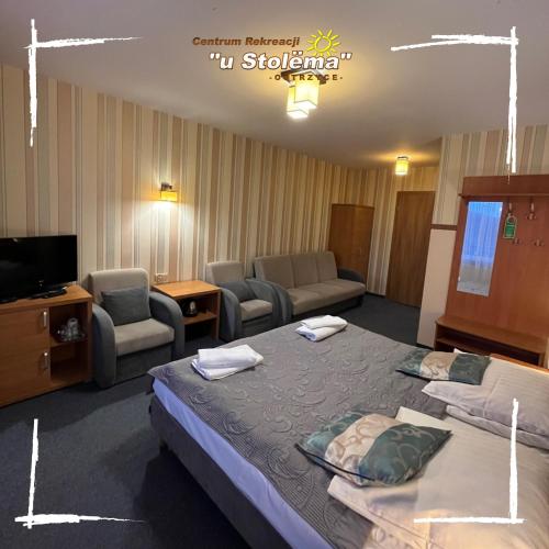 3 twin beds, 1 sofa bed